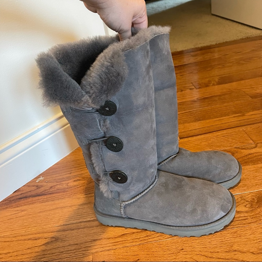 Ugg Bailey Button Triplet II in gray size 10 womens